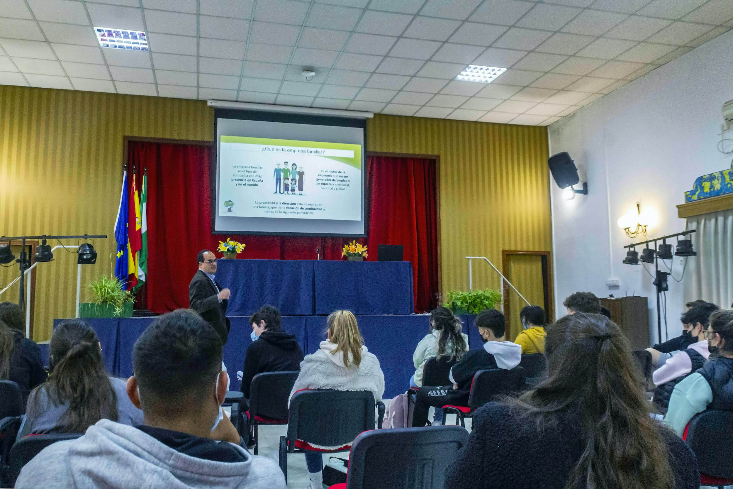 Sevitrade lleva el emprendimiento a los alumnos del IES Gustavo Adolfo Bécquer en Sevilla
